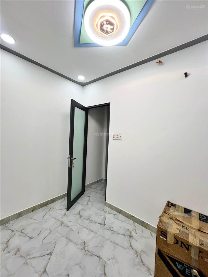 Nhà mới 3 tầng  4 pn đường hòa bình tân phú  cạnh đầm sen giá 3,78 tỷ