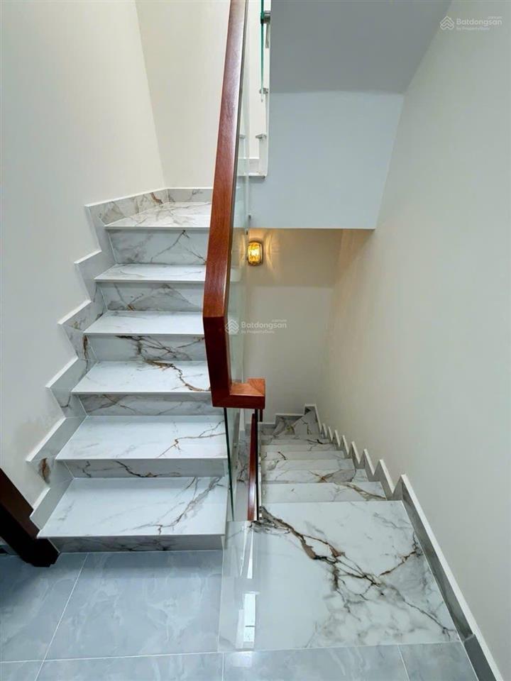 Nguyễn trãi q5 giáp quận 1  sát đại học sư phạm  3pn  dòng tiền 20tr/th  giá 7 tỷ 2
