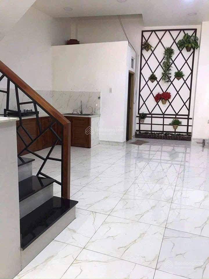 Chủ ngợp giảm sâu 900tr  70m2  ngang 5m  xe hơi vào tận cửa  40m ra mt  gần vòng xoay phú lâm.