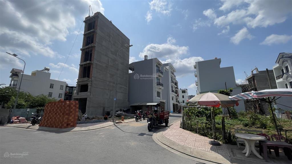 Lô góc 71,2m2  2 mặt tiền đường số 40, hiệp bình chánh, thủ đức gần chợ hiệp bình chỉ 7,1 tỷ