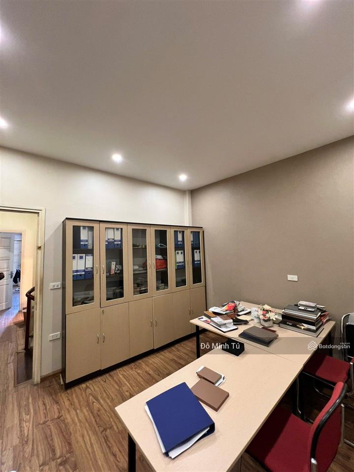 Nhà nguyễn chí thanh 50m*5t, mt 3.9m, ô tô vào nhà, 1 nhà ra phố, 2 thoáng, về ở ngay, kinh doanh