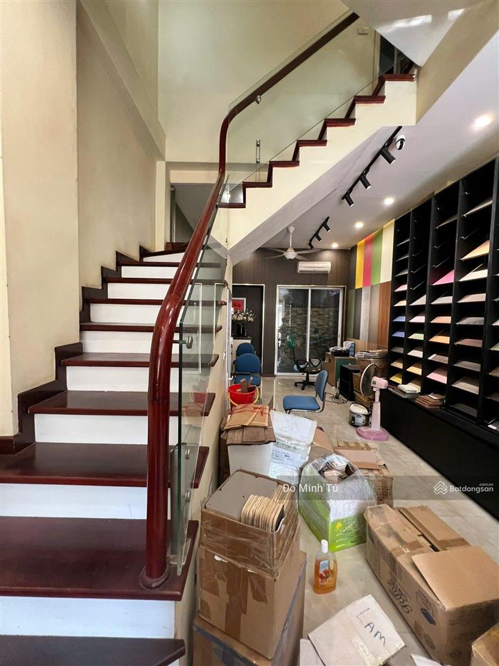 Nhà nguyễn chí thanh 50m*5t, mt 3.9m, ô tô vào nhà, 1 nhà ra phố, 2 thoáng, về ở ngay, kinh doanh