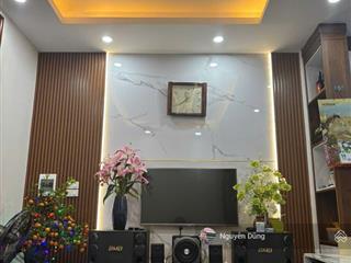 Ô tô đỗ cổng, khu đấu giá dân trí cao, an ninh tốt, mua đầu tư hay ở hợp lý.