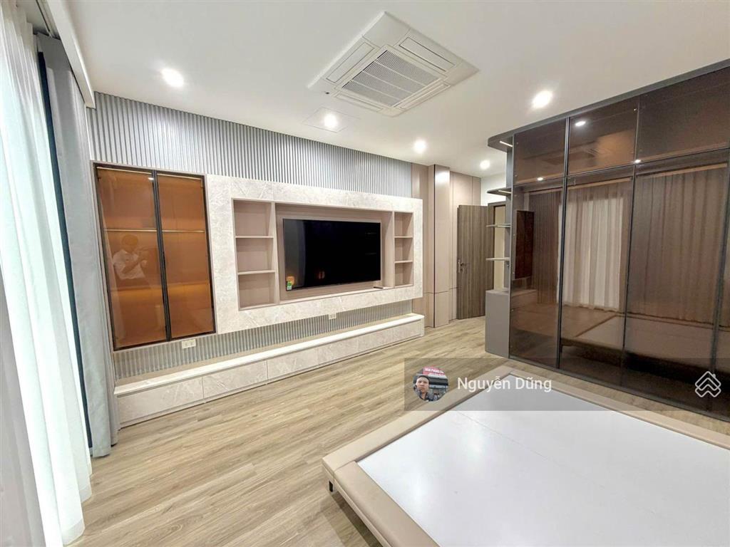 Duplex 7 tầng gara ô tô thang máy khu dân trí cao. vị trí đắc địa