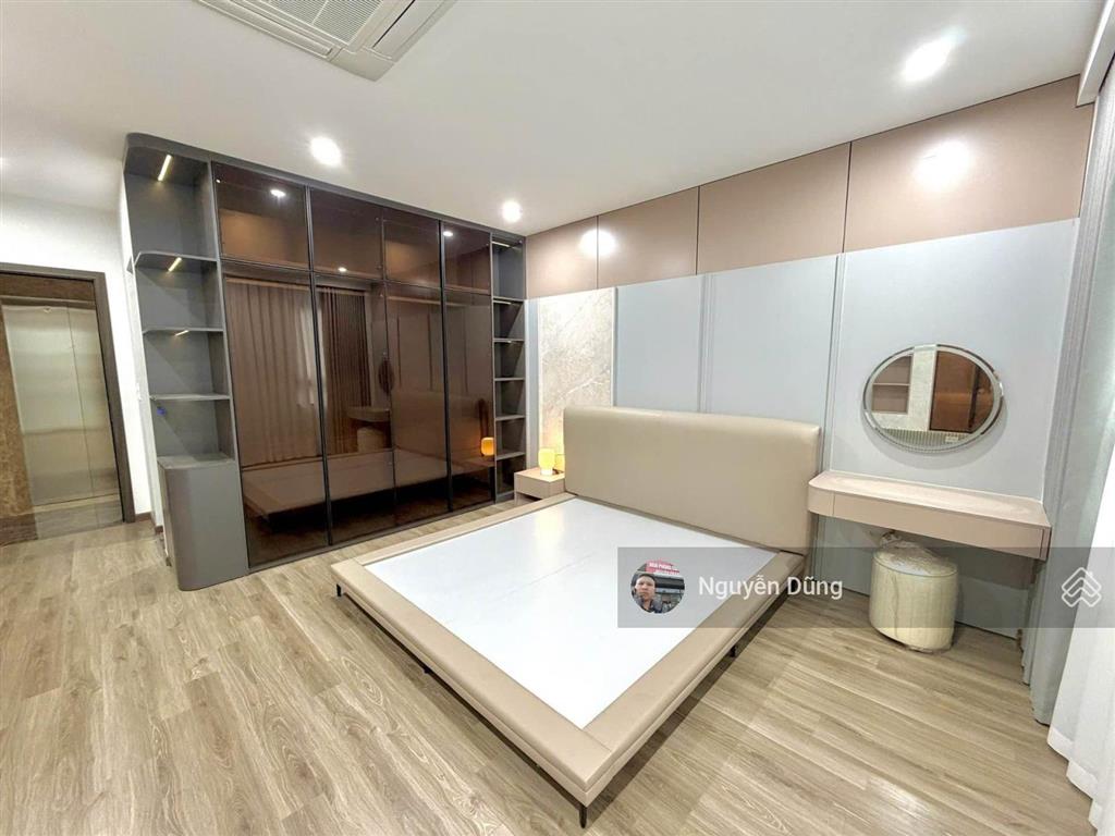 Duplex 7 tầng gara ô tô thang máy khu dân trí cao. vị trí đắc địa
