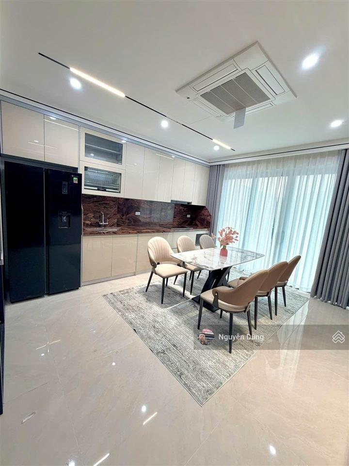 Duplex 7 tầng gara ô tô thang máy khu dân trí cao. vị trí đắc địa