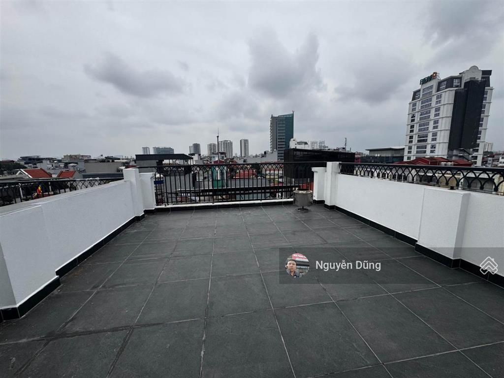 Siêu phẩm dulex 8 tầng thang máy xịn gara 2 ô tô ngủ trong nhà ở cực sướng