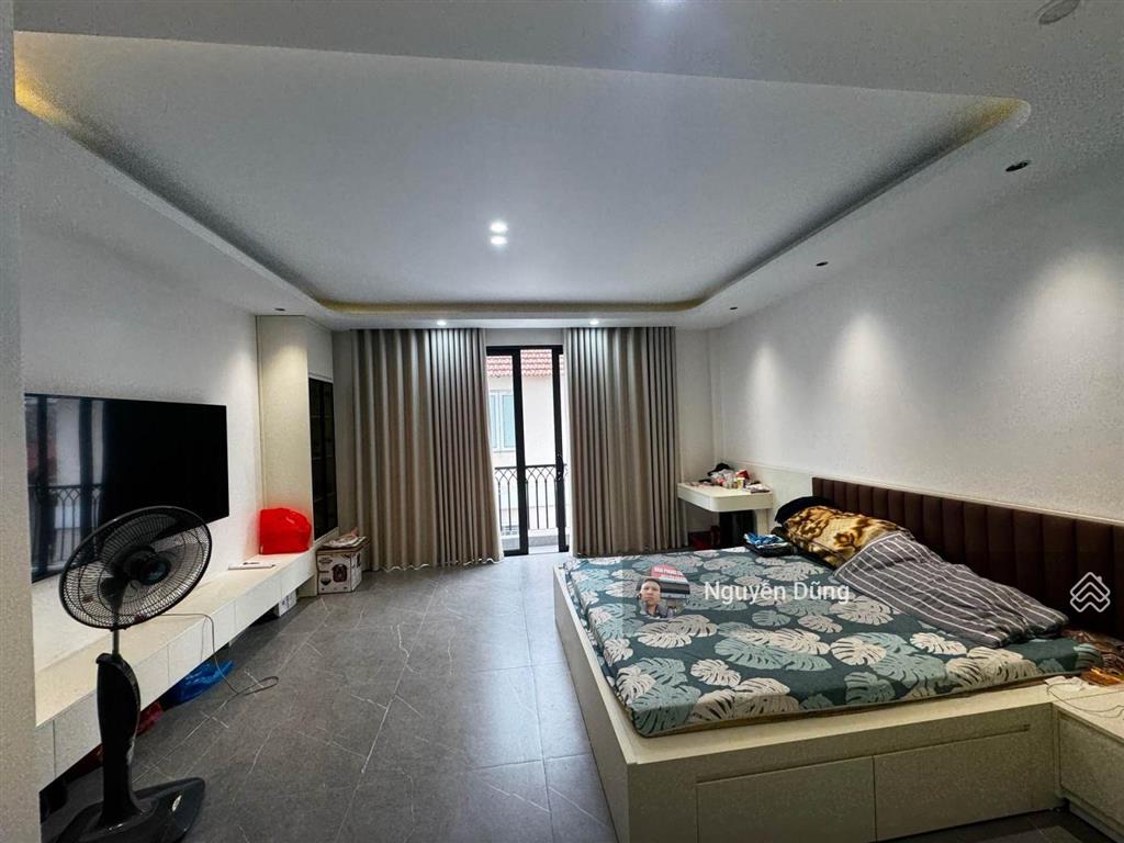 Siêu phẩm dulex 8 tầng thang máy xịn gara 2 ô tô ngủ trong nhà ở cực sướng