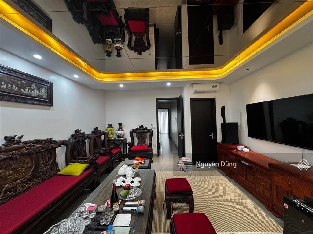 Siêu phẩm dulex 8 tầng thang máy xịn gara 2 ô tô ngủ trong nhà ở cực sướng
