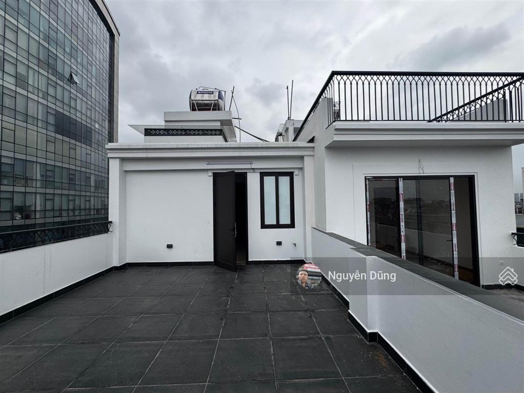 Siêu phẩm dulex 8 tầng thang máy xịn gara 2 ô tô ngủ trong nhà ở cực sướng