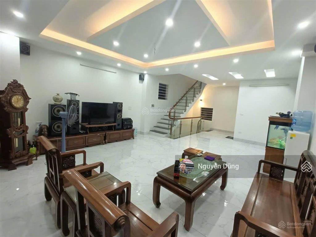 Nhà dân xây 5 tầng thông sàn gara ô tô 7 chỗ hàng hiếm khu vực
