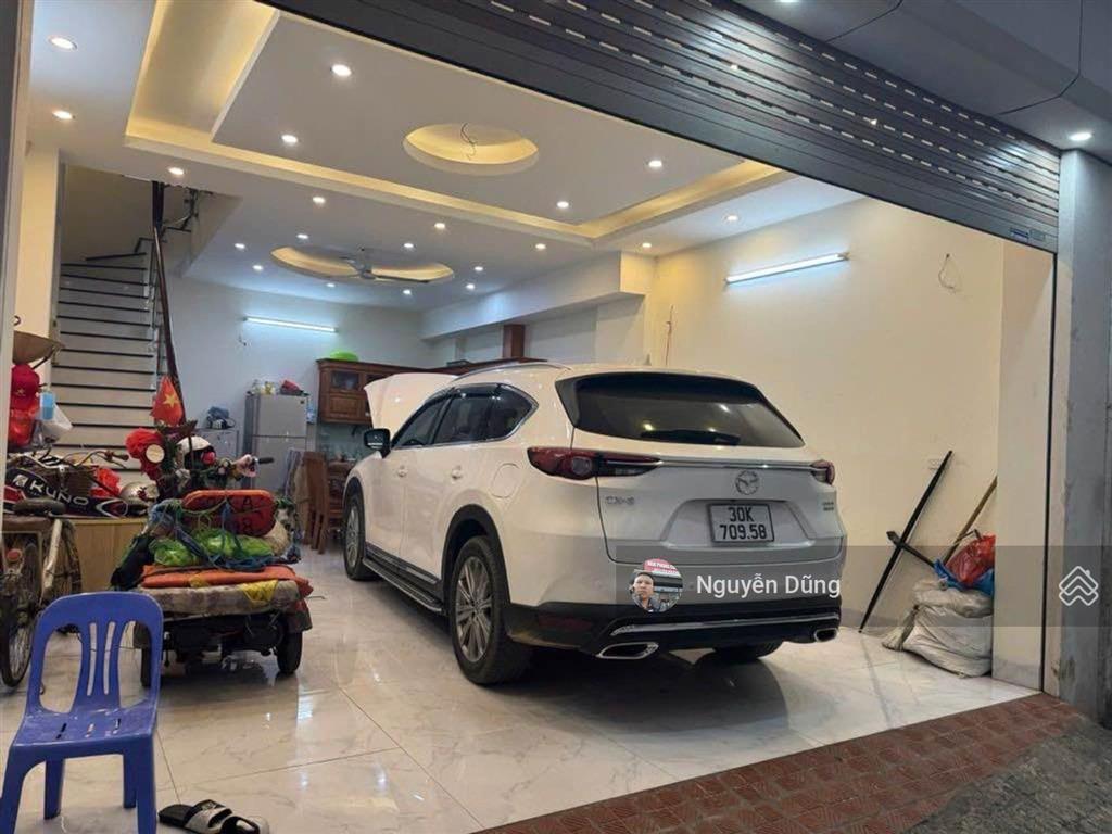 Nhà dân xây 5 tầng thông sàn gara ô tô 7 chỗ hàng hiếm khu vực