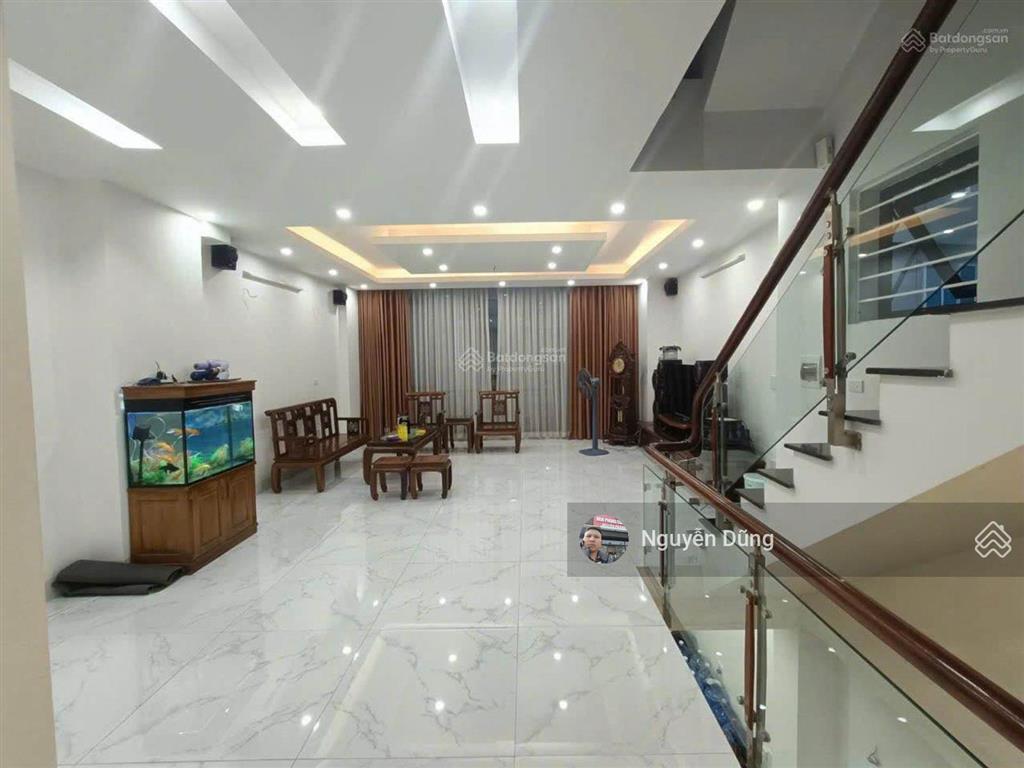 Nhà dân xây 5 tầng thông sàn gara ô tô 7 chỗ hàng hiếm khu vực