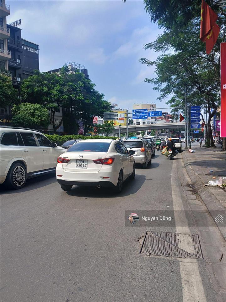 Nhà mặt hồ tai trâu 7 tầng dulex mặt tiền 7.5m ô tô vào gara  kinh doanh hiếm