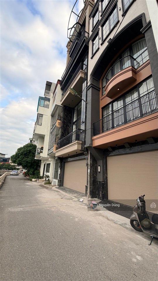 Nhà mặt hồ tai trâu 7 tầng dulex mặt tiền 7.5m ô tô vào gara  kinh doanh hiếm