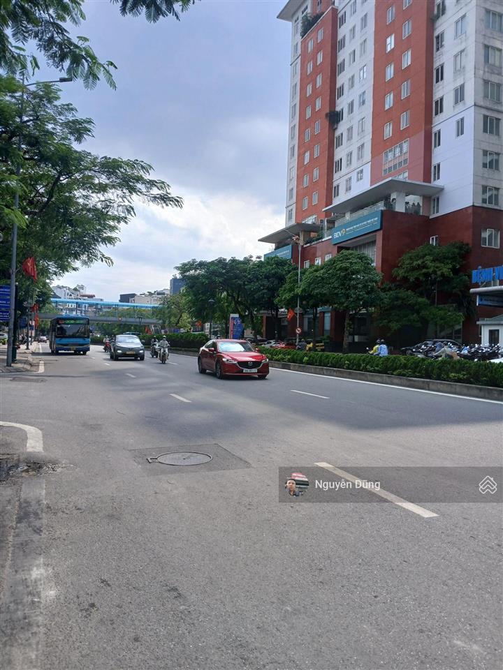Vị trí đẹp kinh doanh  5 tầng gara ô tô ngủ trong nhà  vài bước chân ra mặt phố