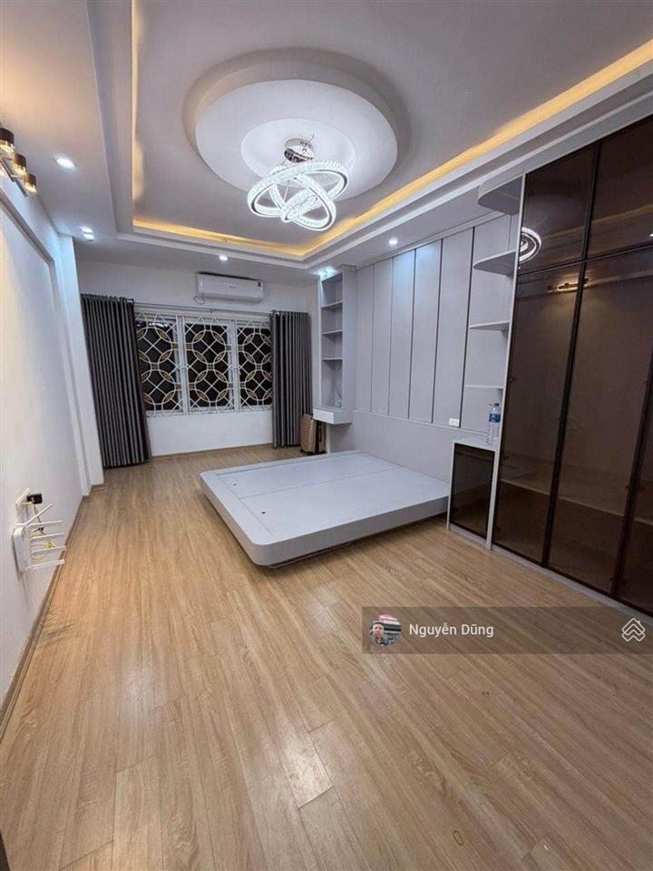 Vị trí đẹp kinh doanh  5 tầng gara ô tô ngủ trong nhà  vài bước chân ra mặt phố