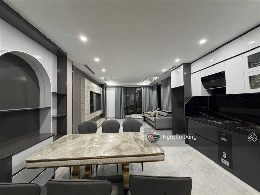 Vị trí đẹp lõi bồ đề  nhà dân xây 5 tầng  gần cầu chương dương  ô tô 20m