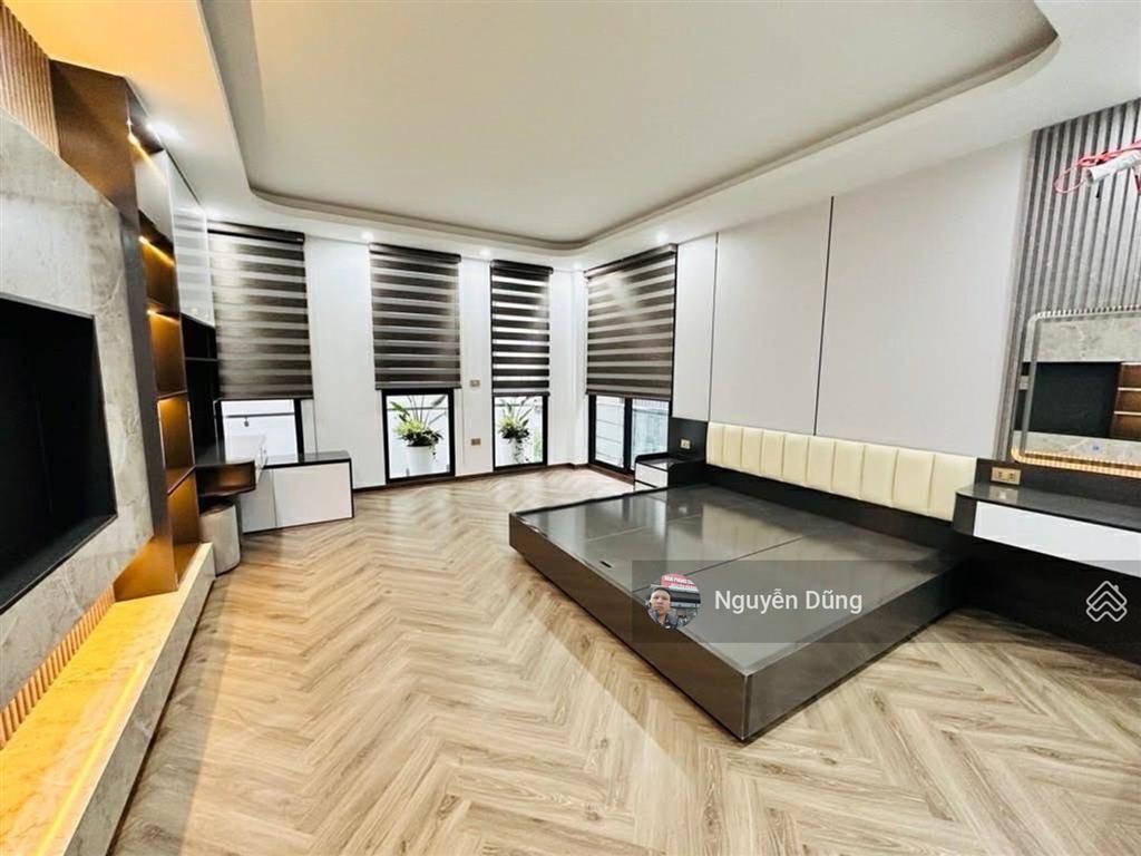 Vị trí đẹp lõi bồ đề  nhà dân xây 5 tầng  gần cầu chương dương  ô tô 20m