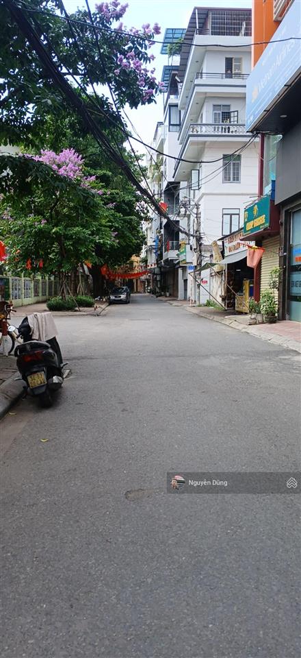 Vị trí đẹp lõi bồ đề  nhà dân xây 5 tầng  gần cầu chương dương  ô tô 20m