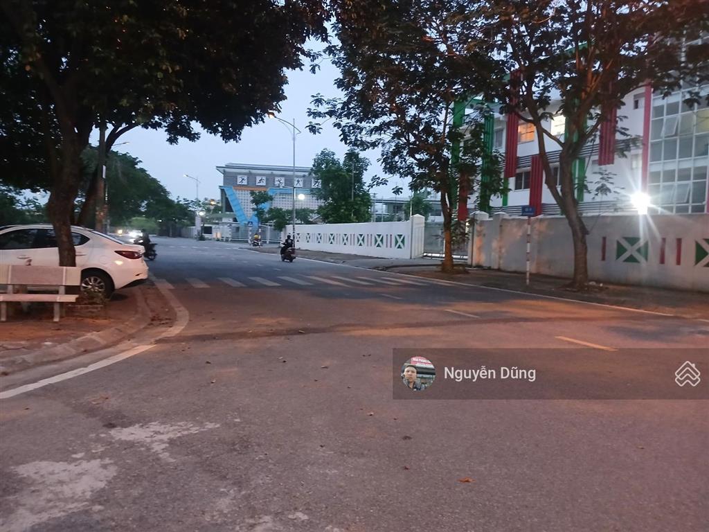 Nhà tái định cư phân lô vip đường 8m  vỉa hè 6m  3 ô tô tránh nhau thoải mái