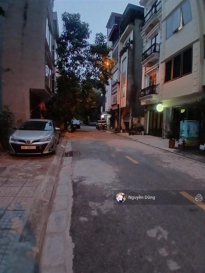 Vị trí đẹp mặt tiền lớn  đất tái định cư việt hưng  ô tô tránh  tiện ích không thiếu gì