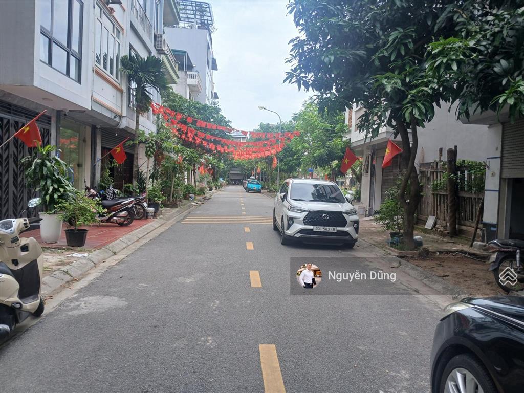 Vị trí đẹp mặt tiền lớn  đất tái định cư việt hưng  ô tô tránh  tiện ích không thiếu gì