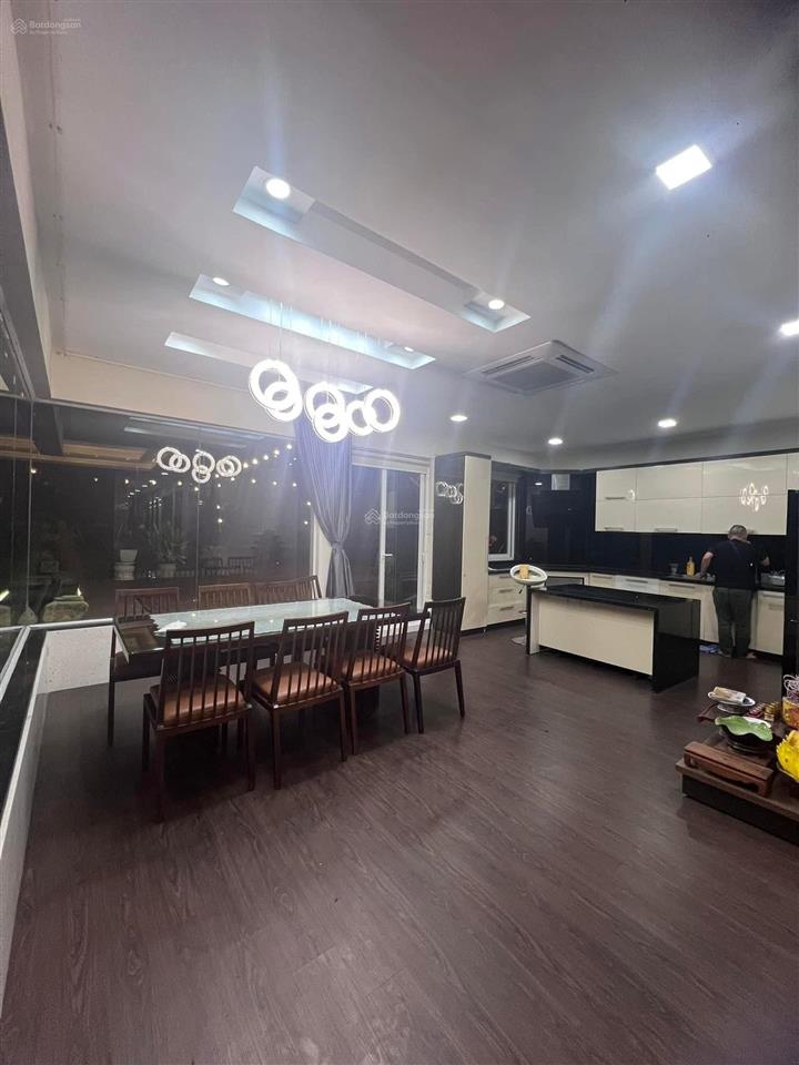 Mình chính chủ cần cho thuê căn hộ rộng 400m nằm trên tầng cao nhất của toà chung cư