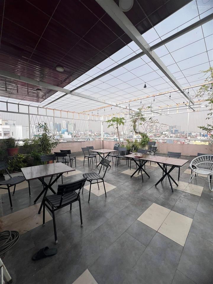 Mình chính chủ cần cho thuê căn hộ rộng 400m nằm trên tầng cao nhất của toà chung cư