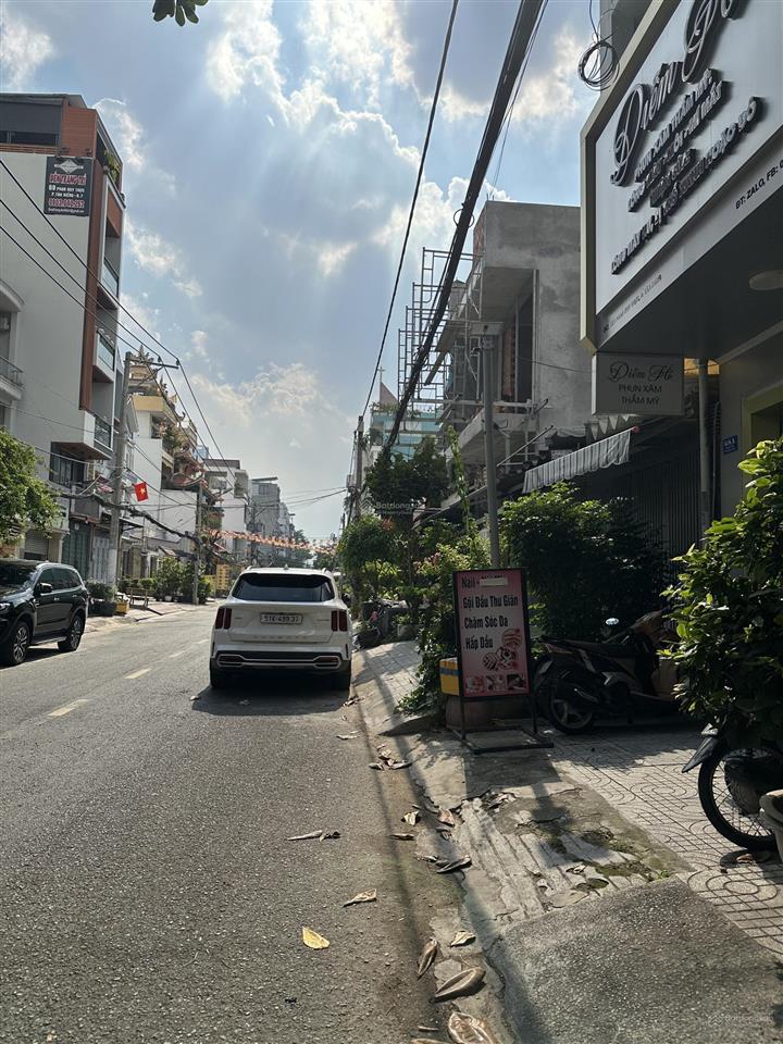 B.án nh.à, gần l.v.bền,5x21,hơn 20 tỷ,3 tầng,q7