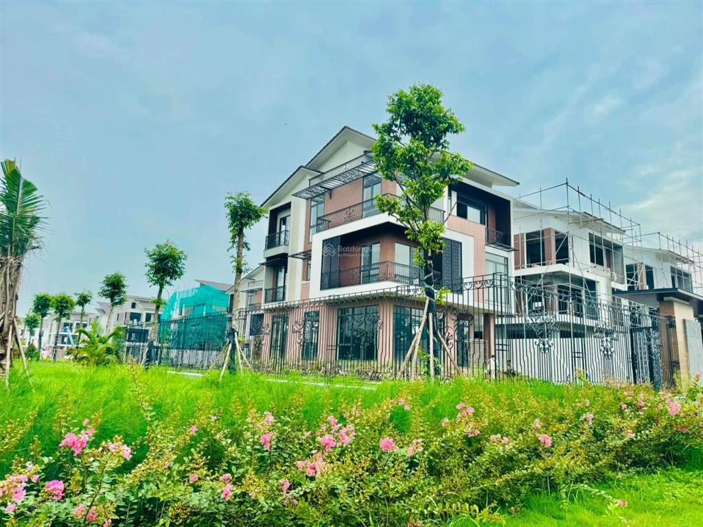 Biệt thự song lập vip từ sơn 225m cách vinhomes cổ loa 15phút di chuyển mà giá chỉ = căn chung cư