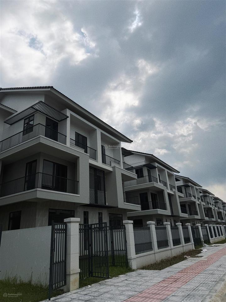 Biệt thự song lập vip từ sơn 225m cách vinhomes cổ loa 15phút di chuyển mà giá chỉ = căn chung cư