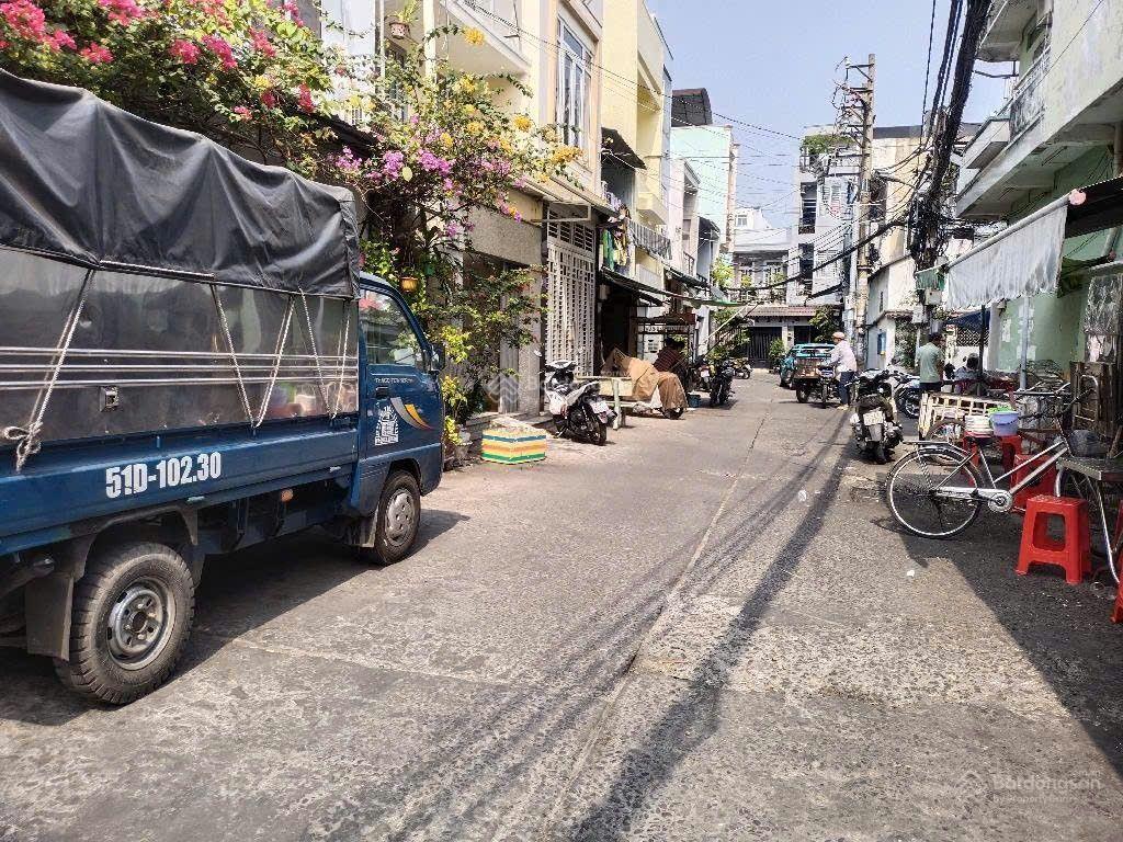 Nhà cũ tiện xây mới  hẻm ba gác thông  sổ hồng riêng