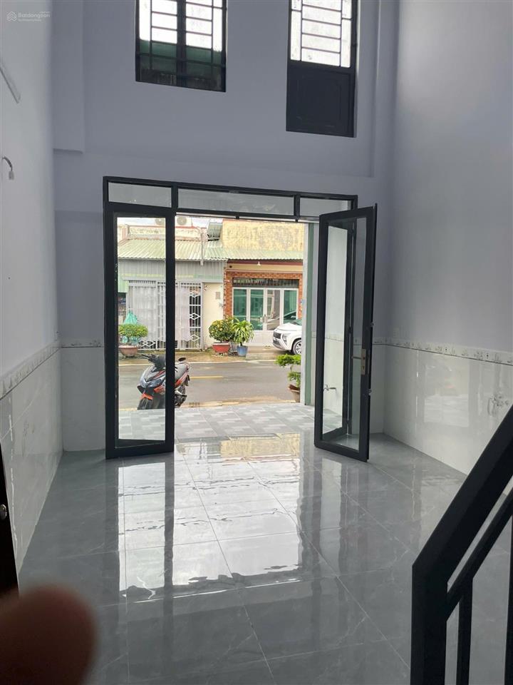 Bán nhà đất full thổ cư  mặt tiền lớn tiện mua bán giá chỉ 1.7 tỷ tl