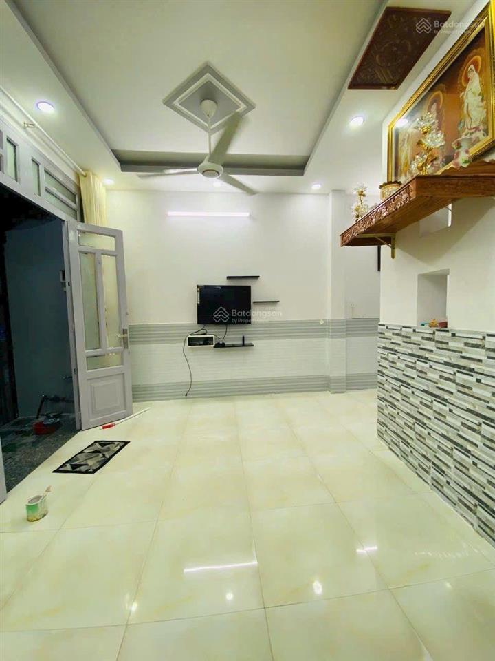 Nhà 4 tầng bề thế ngay trung tâm quận 8 giá rẻ như hạt dẻ