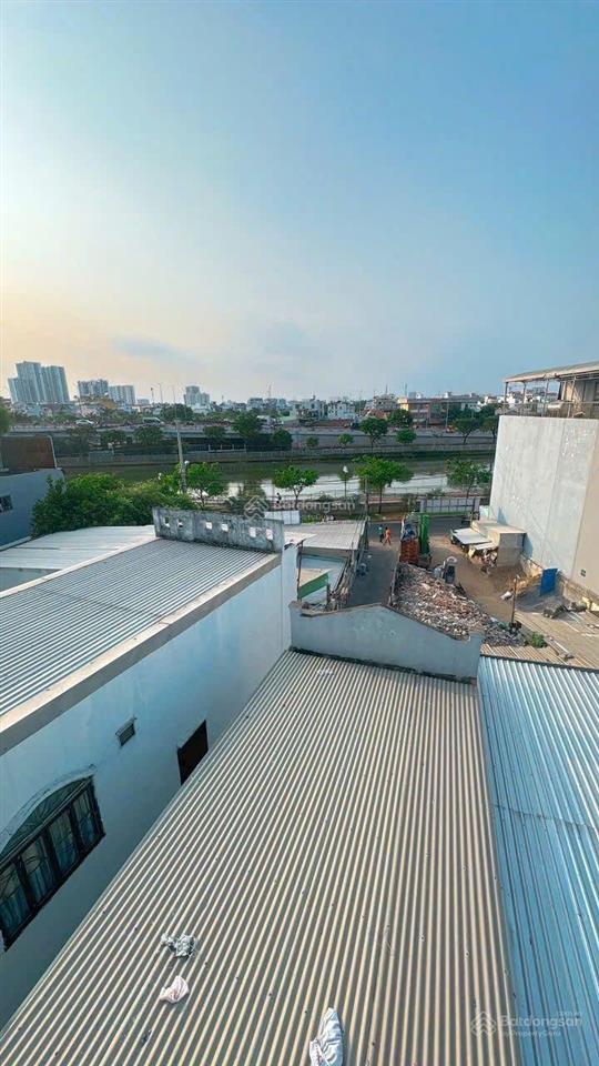 Nhà 4 tầng bề thế ngay trung tâm quận 8 giá rẻ như hạt dẻ