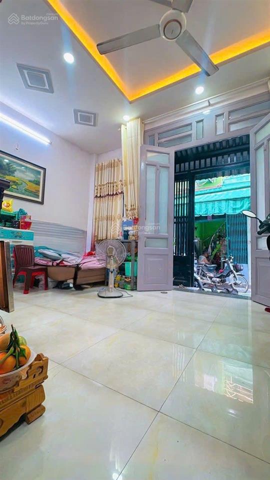 Nhà 4 tầng bề thế ngay trung tâm quận 8 giá rẻ như hạt dẻ