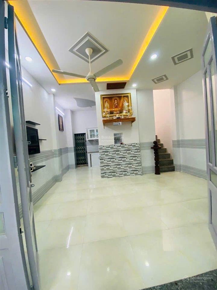 Nhà 4 tầng bề thế ngay trung tâm quận 8 giá rẻ như hạt dẻ