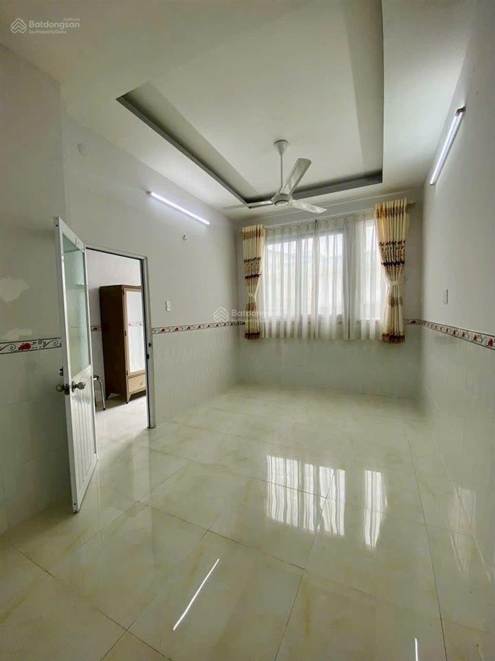 Nhà 4 tầng bề thế ngay trung tâm quận 8 giá rẻ như hạt dẻ