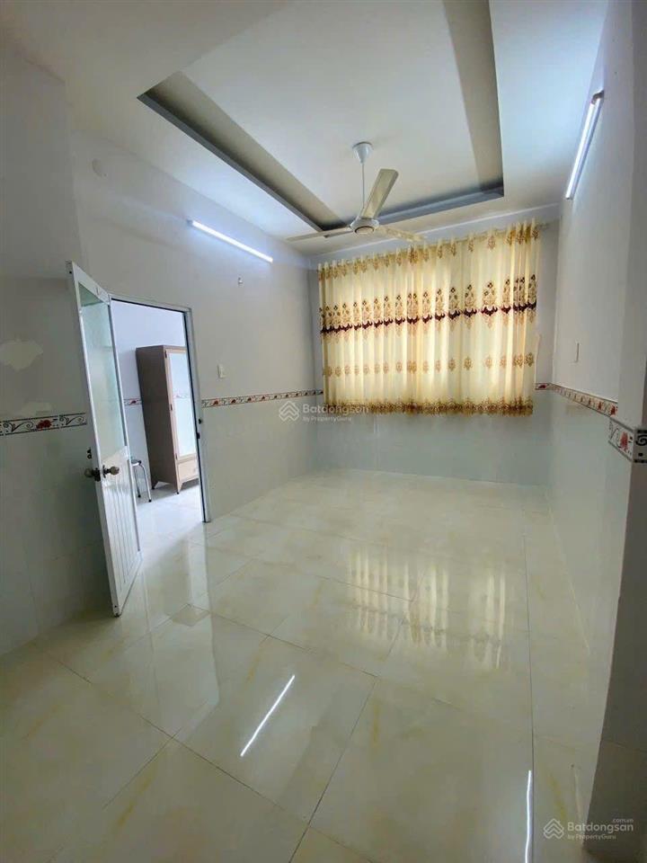 Nhà 4 tầng bề thế ngay trung tâm quận 8 giá rẻ như hạt dẻ