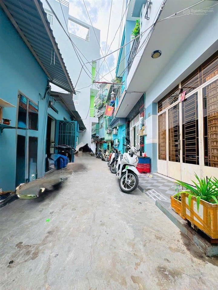 Nhà 2 tầng đúc btct ngay trung tâm q8
