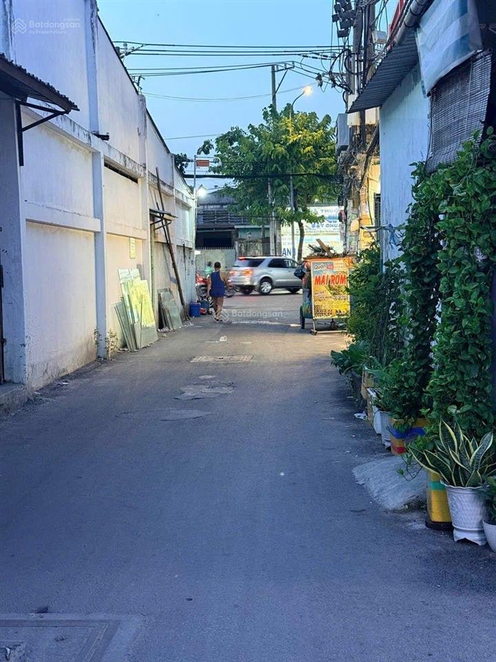 Hẻm xe tải  nhà đẹp  sổ hồng riêng