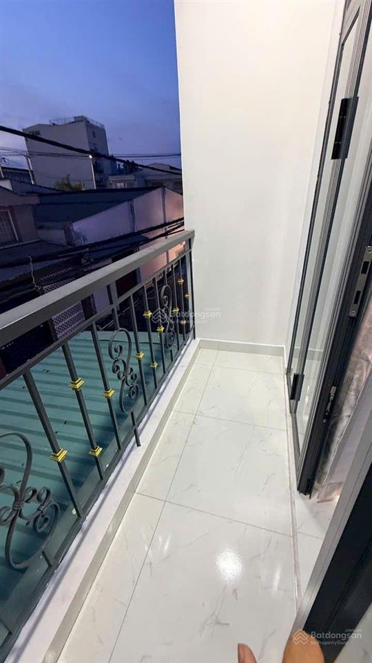 Hẻm xe tải  nhà đẹp  sổ hồng riêng