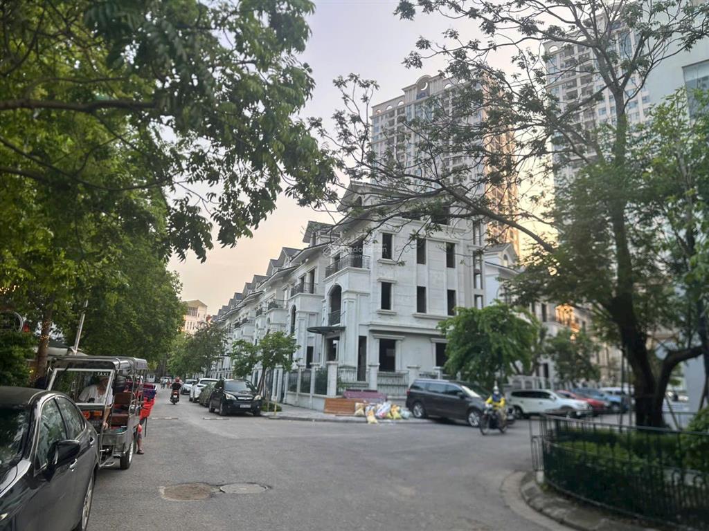 111.3m, đất địa thế linh kiệt tây hồ, mặt phố, giáp nhà hát thăng long, quá đẹp, 50 tỷ