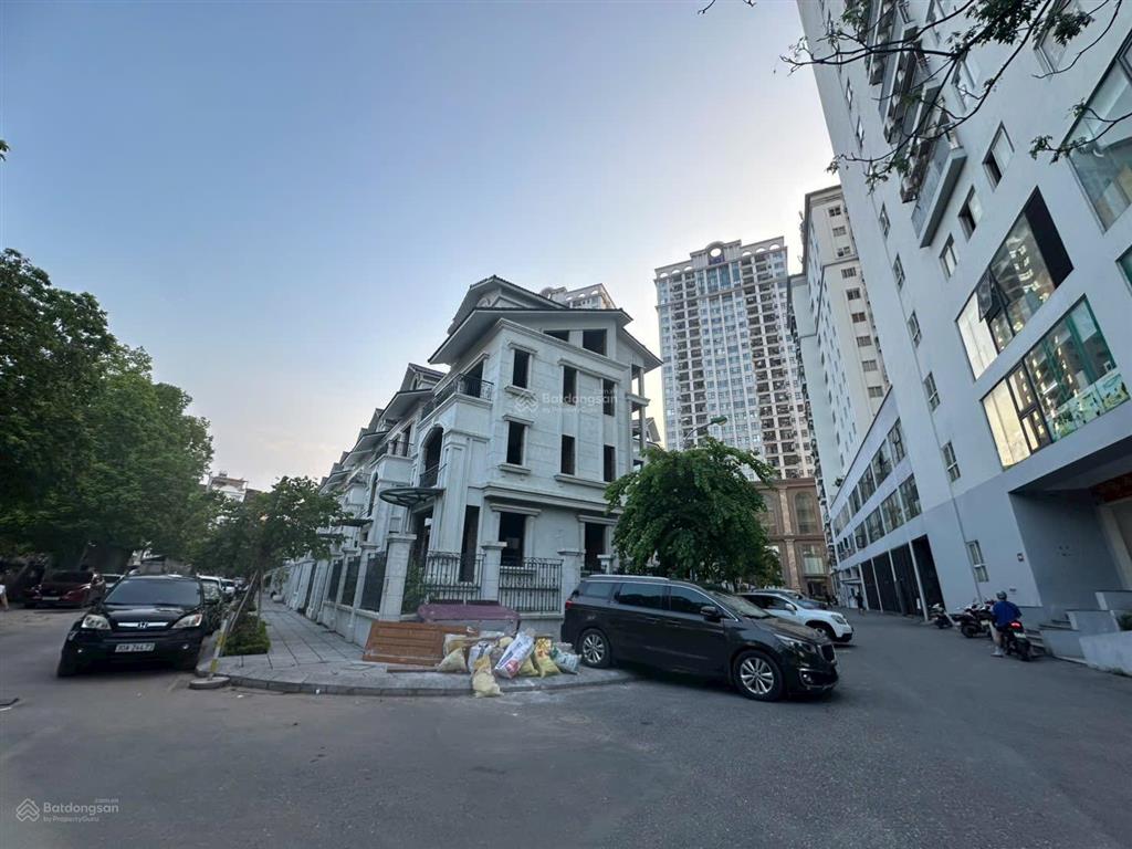111.3m, đất địa thế linh kiệt tây hồ, mặt phố, giáp nhà hát thăng long, quá đẹp, 50 tỷ