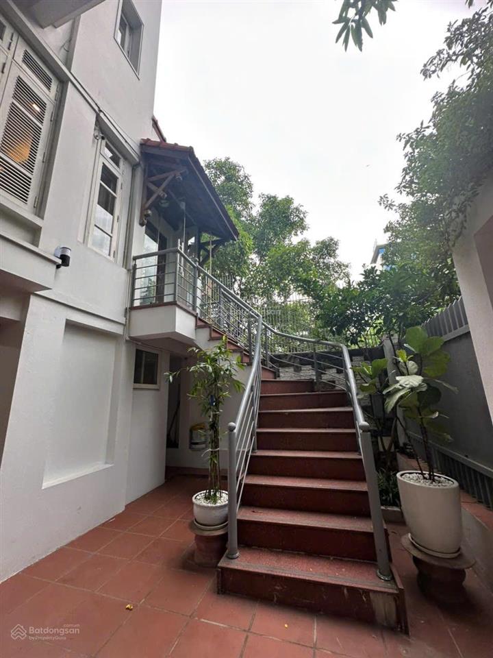 135m, 45 triệu, cho thuê biệt thự vườn đào, làm trụ sở văn phòng công ty, đsq, ở vip, 0986 220 ***
