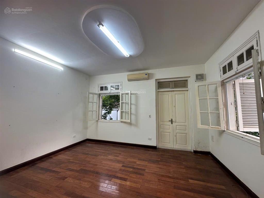 135m, 45 triệu, cho thuê biệt thự vườn đào, làm trụ sở văn phòng công ty, đsq, ở vip, 0986 220 ***