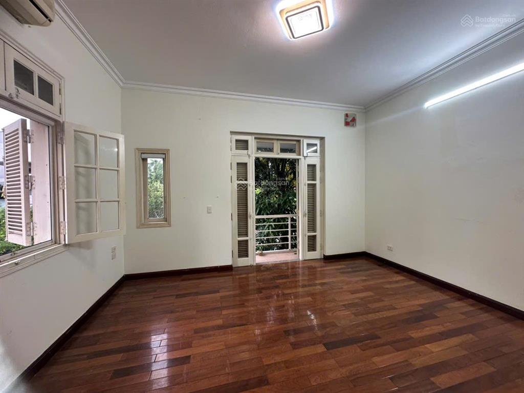 135m, 45 triệu, cho thuê biệt thự vườn đào, làm trụ sở văn phòng công ty, đsq, ở vip, 0986 220 ***