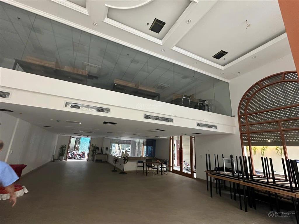 150m*2t, 70 triệu, cho thuê cafe, vp, 2 mặt phố vũ ngọc phan, chân tòa vp, lô góc, 0986 220 ***