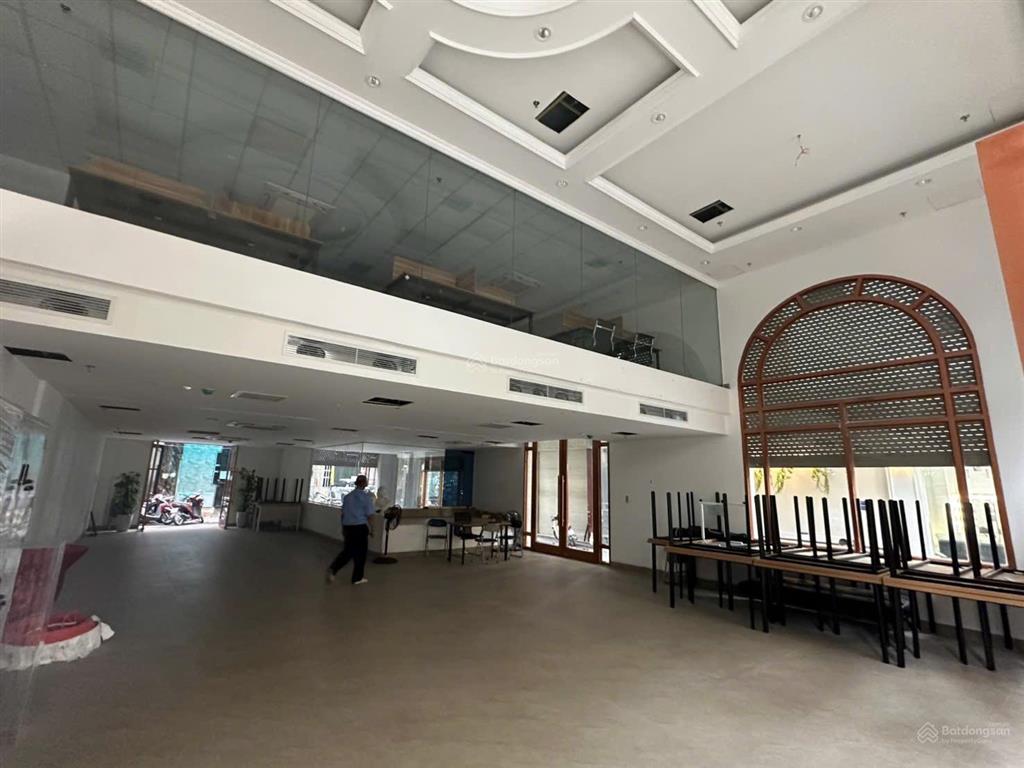 150m*2t, 70 triệu, cho thuê cafe, vp, 2 mặt phố vũ ngọc phan, chân tòa vp, lô góc, 0986 220 ***